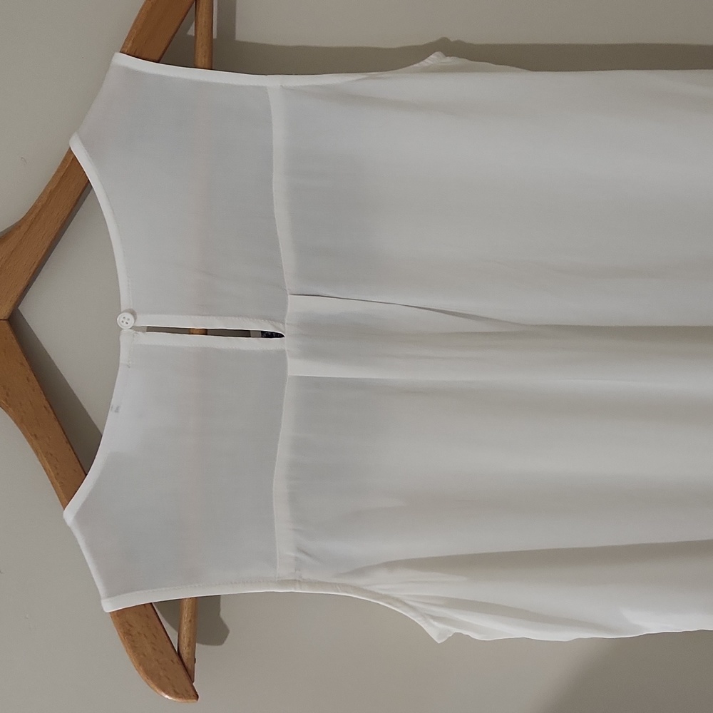 Westport sleevless embroidered top with pom pom hem. Size MP - Picture 5 of 11